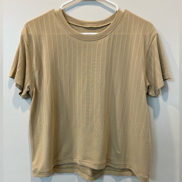 Lululemon Train to Be Short Sleeve - Picture 1 of 3